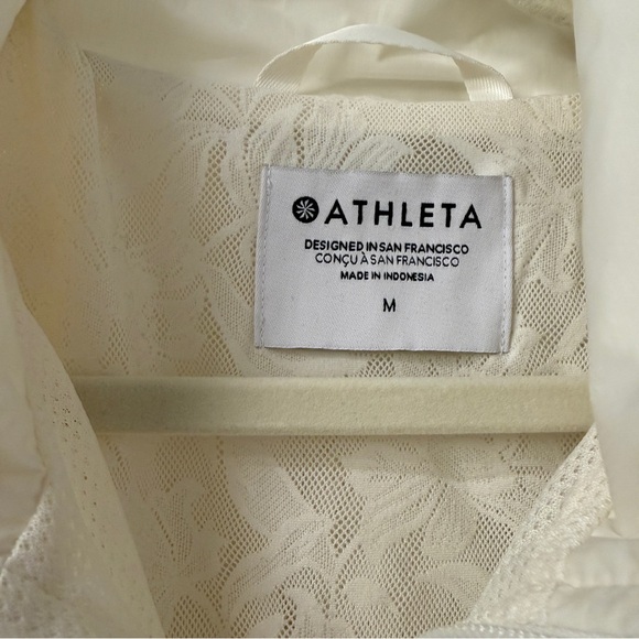 Athleta Sightseer Lace Jacket Magnolia White Medium
Great Cond Performance Wear - Picture 3 of 14